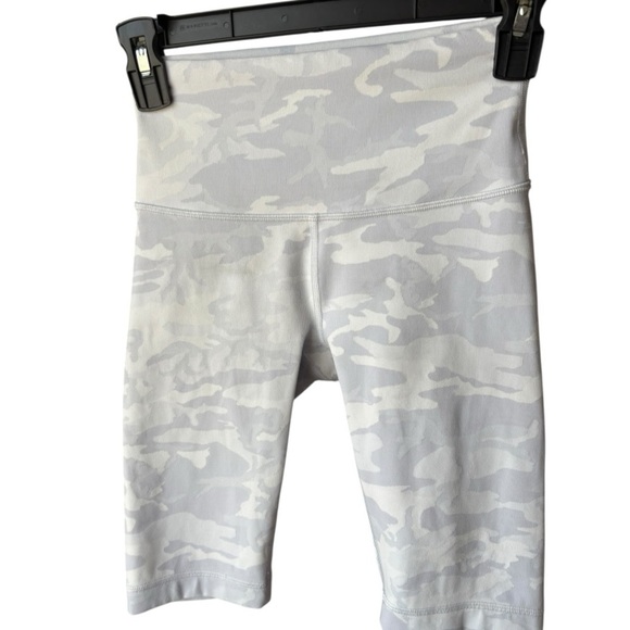 Lululemon Wunder Under Short 10"‎ *Ribbed Camo Jacquard Alpine White Starlight - Picture 5 of 16